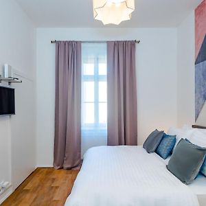 Deluxe Studio